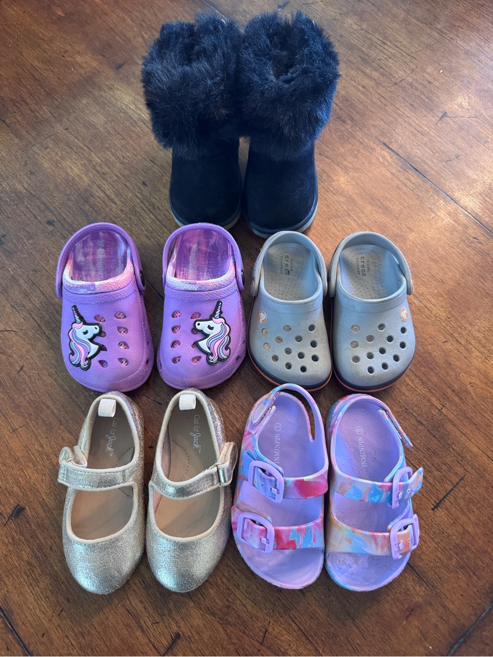 Lot of 5 barely worn toddler shoes size 5